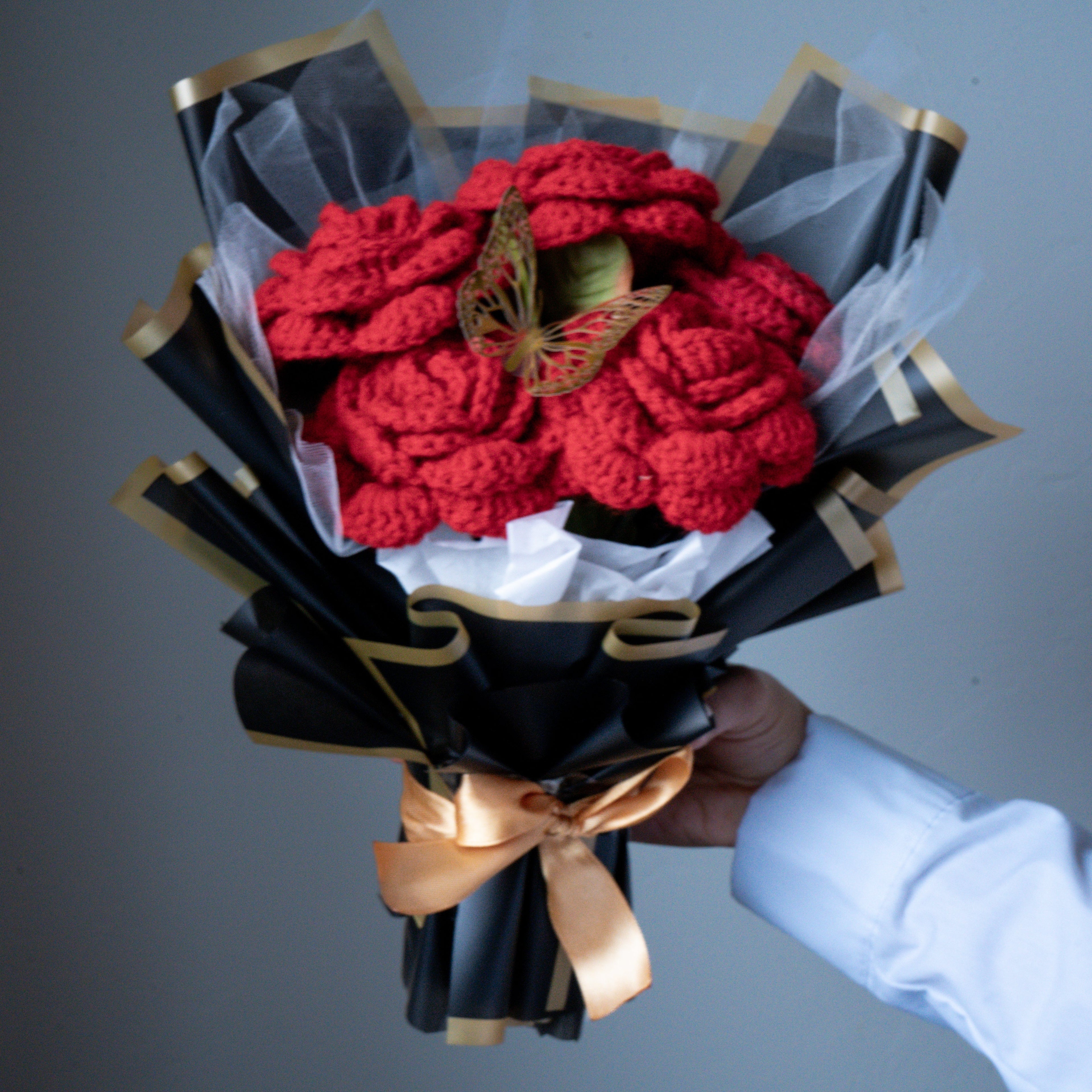 Eternal Crochet Rose Bouquet – 5 Roses