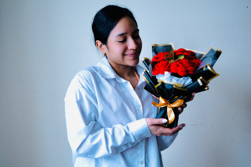 Eternal Crochet Rose Bouquet – 5 Roses